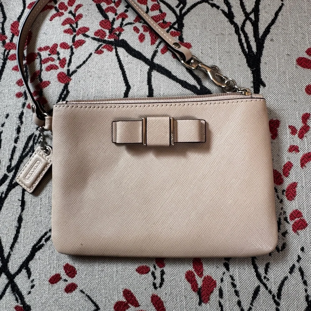 NEW COACH Elegant Cream Bow ZIP WRISTLET PURSE 5 x 6.5 in. w Card Holders